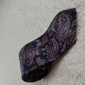STRATHMORE Classic paisley silk tie with blues and burgundy red